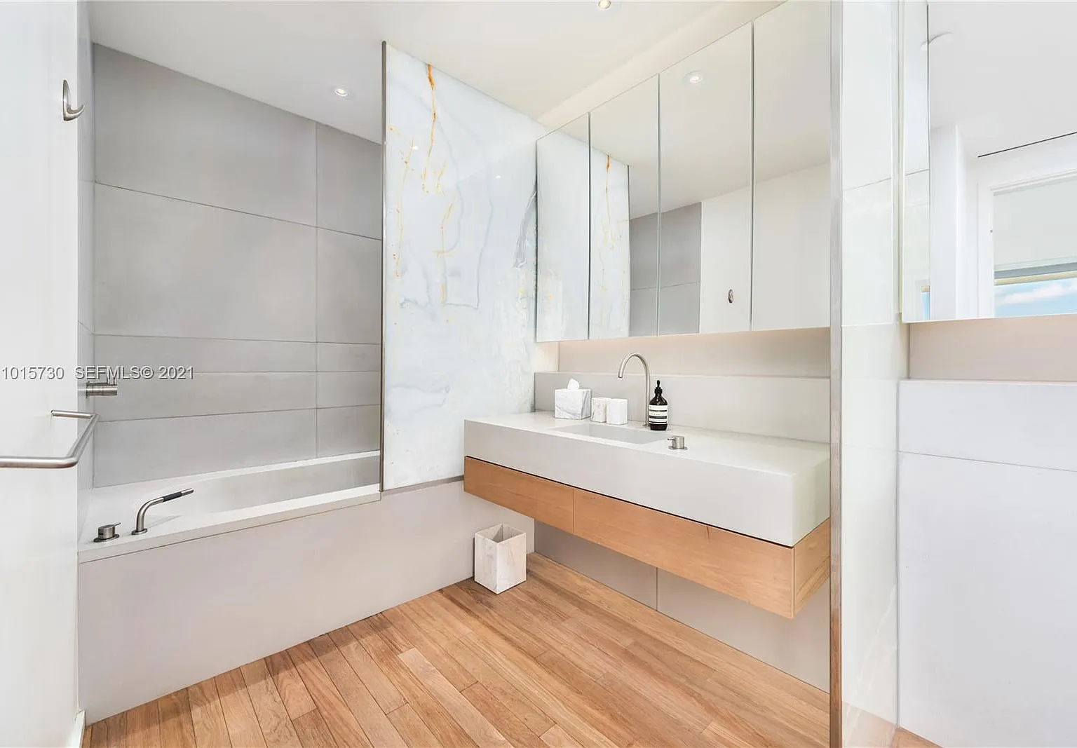 1 bed, 824 sqft, $16,000 — Photo 4