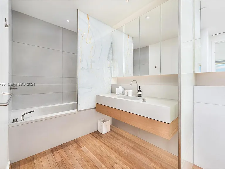 2901 Collins Ave #1408 — Photo 4