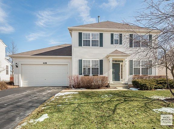 408 KENSINGTON DRIVE WELCOMES YOU HOME TO DESIRABLE FAMINGTON LAKES WITH WINDING STREETS AND ATTRACT