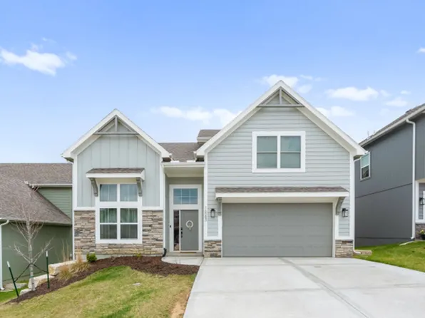 16083 Ryan Cir, Parkville, MO
