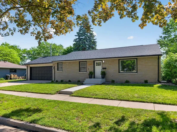 2206 N McDonald St, Appleton, WI 54911