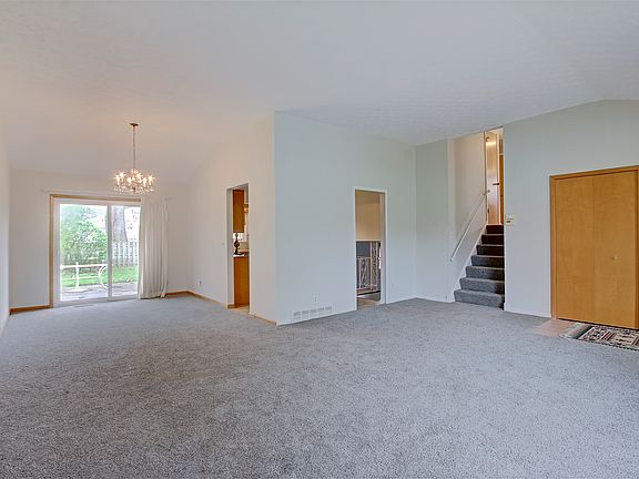 4th image of 23343 Sharon Dr
