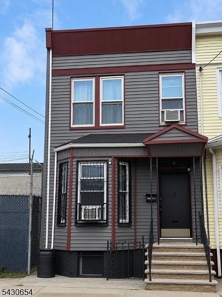 1st image of 32 Emmet St