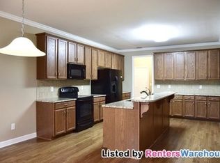 2044 Traemoor Village Dr, Nashville, TN 37209