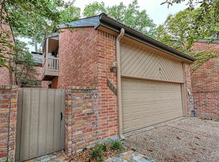 252 Sugarberry Cir, Houston, TX 77024