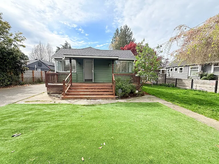 3239 39th Ave SW — Photo 32