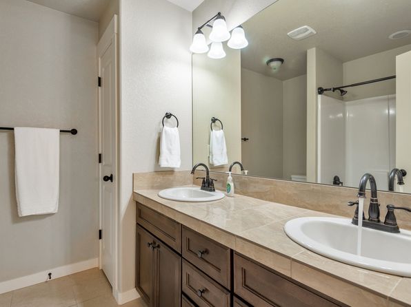 676 W U St, Washougal, WA 98671