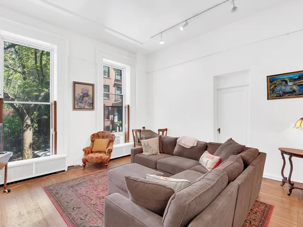 30 Remsen Street 1A image 2 of 5