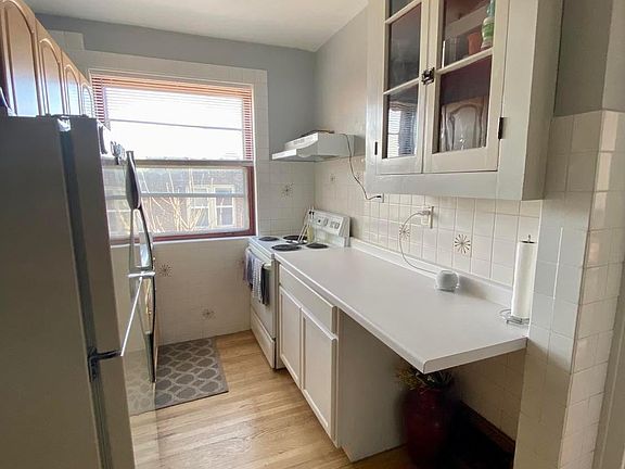 5th image of 4937 Winona Ave