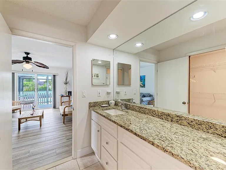 405 Bayside Ln — Photo 32