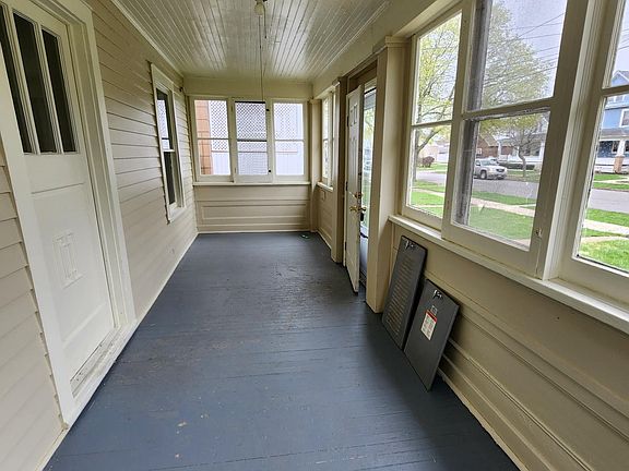 2nd image of 2244 Woodlawn Ave