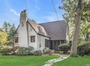36 Woodbine Ave, Merrick, NY 11566