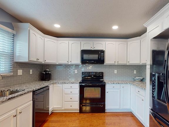 3rd image of 2679 Leslie Lee Ct
