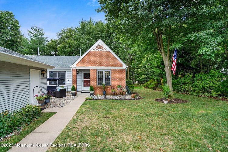 1st image of 235 Wycoff Way W #235
