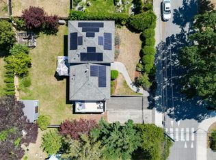 1762 Midgard Ave, Saanich, BC V8P 2Y7