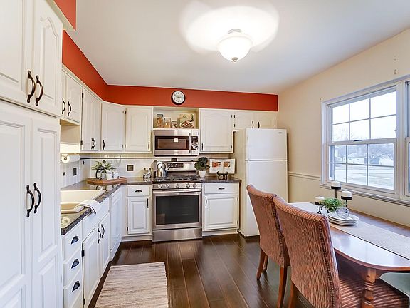 2nd image of 6621 Balsam Dr