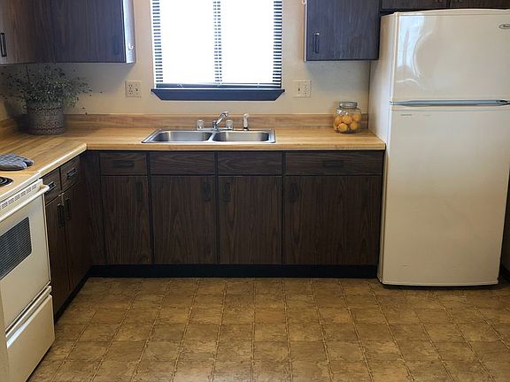 2nd image of 4401 Vasey Ave APT 1