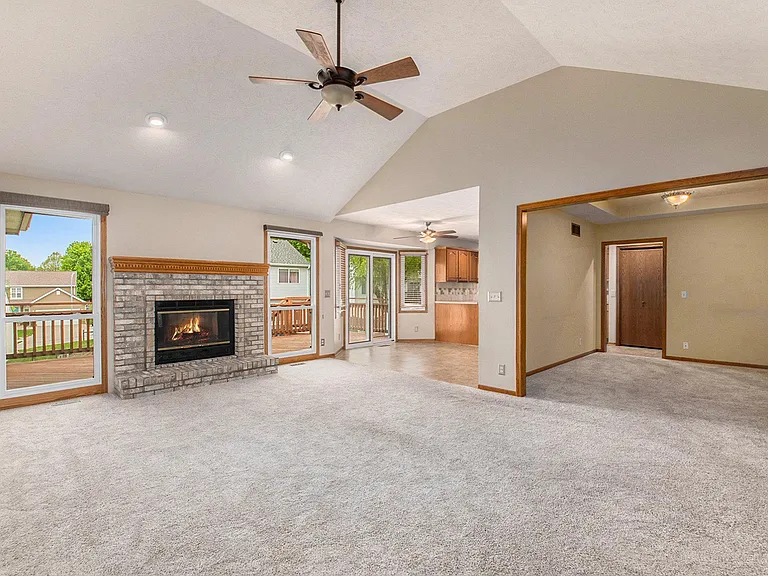15206 Borman St — Photo 2