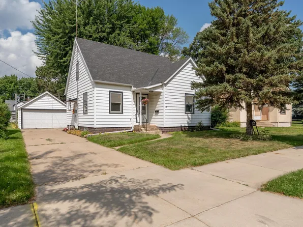 102 5th St NE, Montgomery, MN 56069