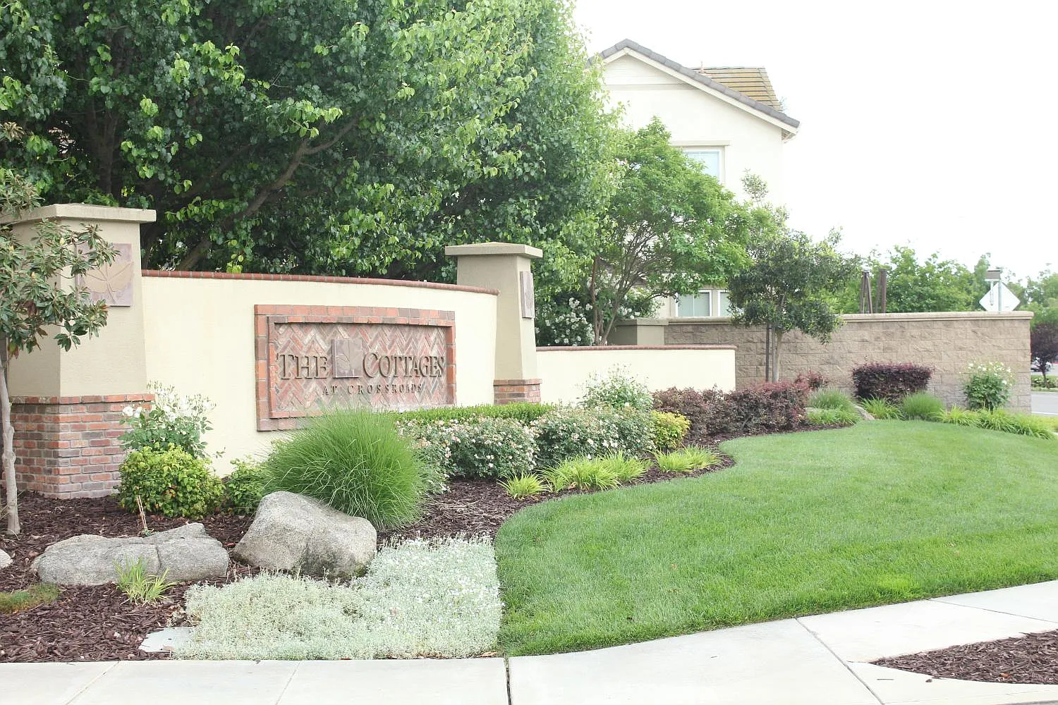2532 Cottage Pointe Dr photo 1