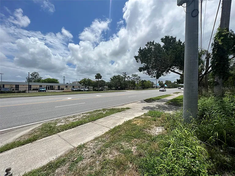1159 Hampton Rd — Photo 15