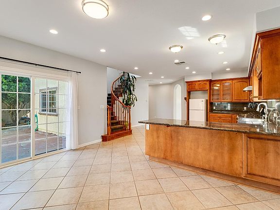 5th image of 22847 Arnold Court