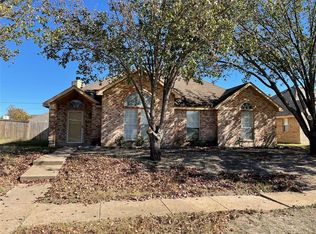 1521 Manitoba Ln, Glenn Heights, TX 75154