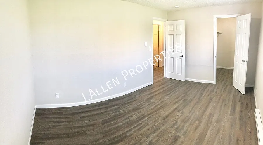 Very Nice Updated, Sunny 2 bed — Photo 4
