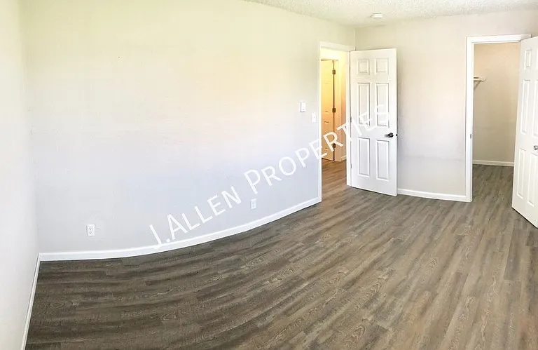 1804 Parker Cir #D — Photo 5