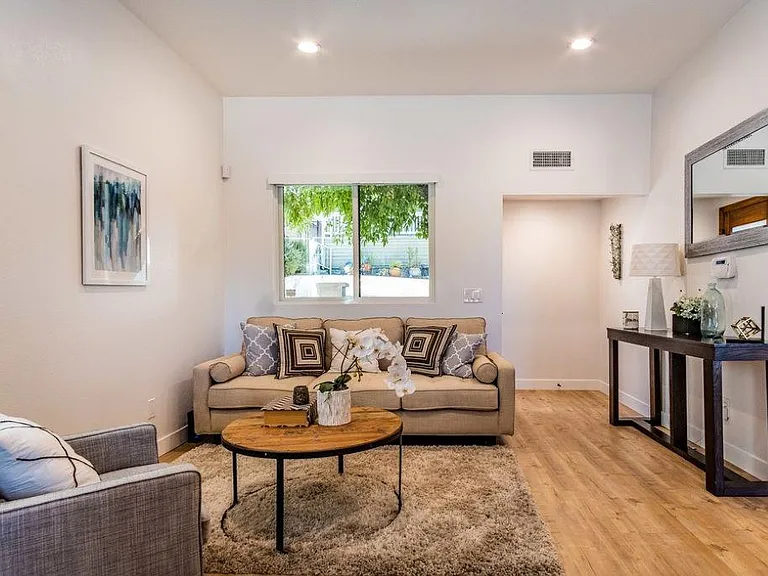 6810 Cahuenga Park Trl — Photo 8
