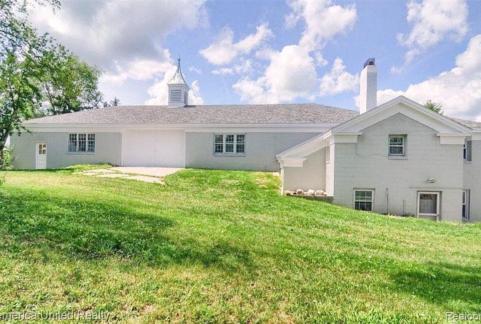 8277 E Holly Rd, Holly, MI 48442 MLS 20230073418 Zillow