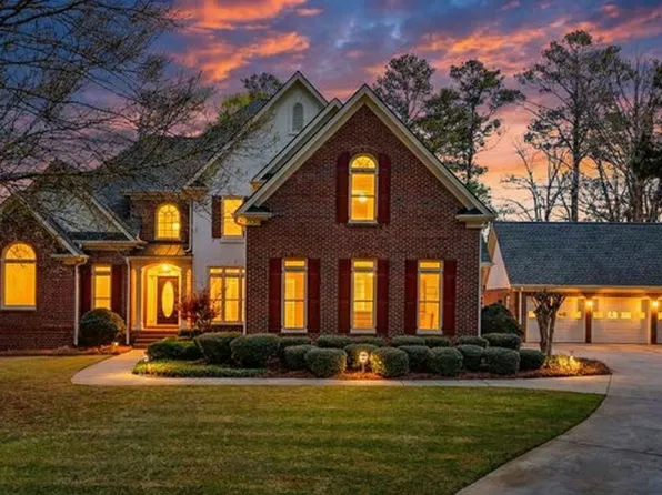 1009 Lyndhurst Way SE, Conyers, GA 30013