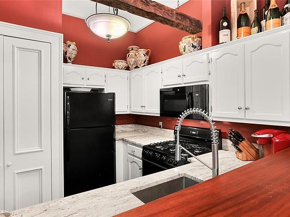 5th image of 1023 Royal St #1023