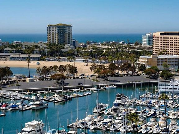 3rd image of 4335 Marina City Dr