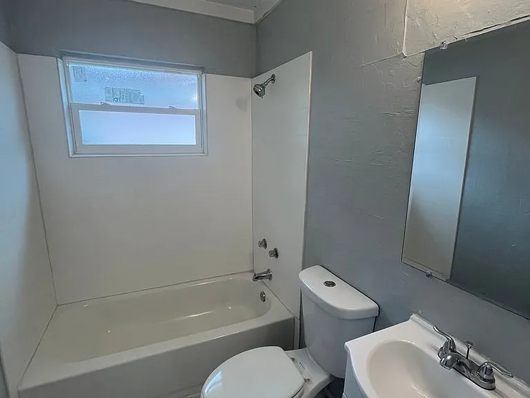 2371 Edwin St NE #C — Photo 9