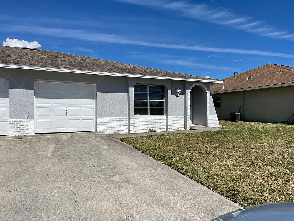 1st image of 429 SE 23rd Pl