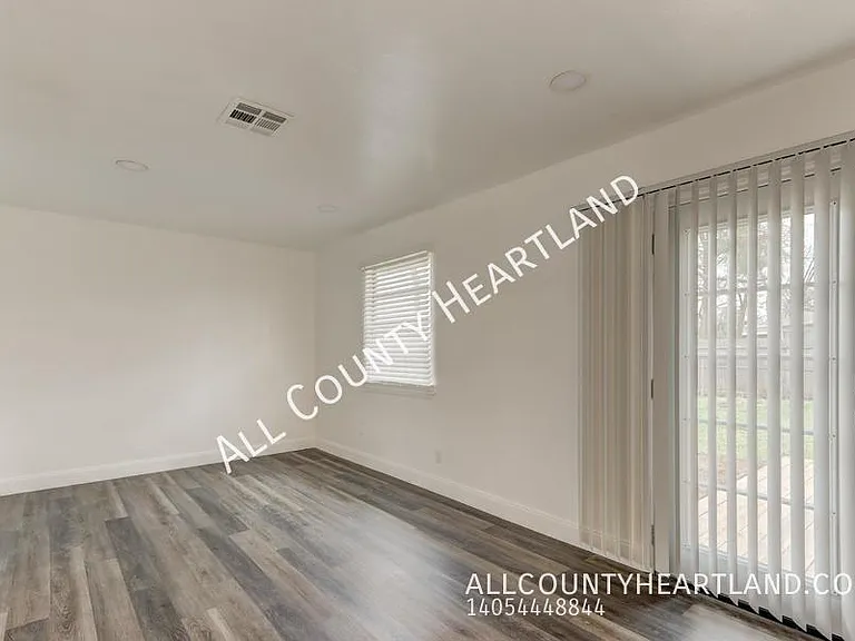 6806 NW 32nd St — Photo 5