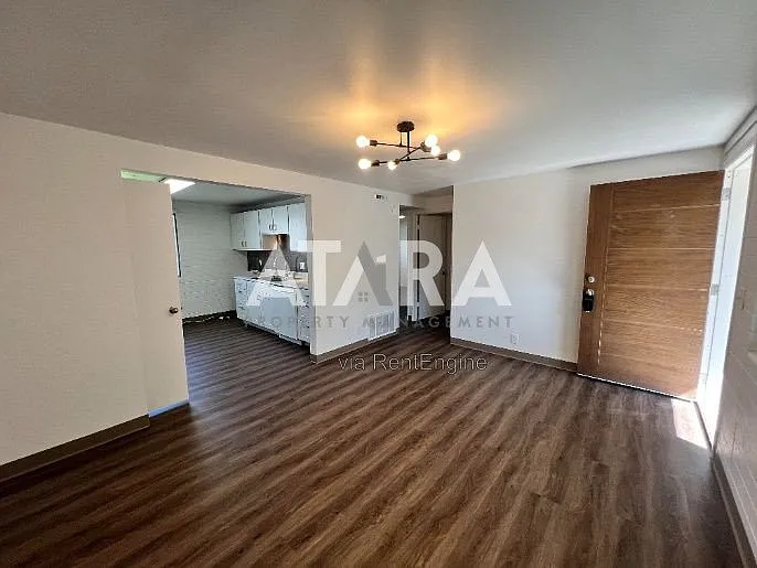 461 E Locust St #2 — Photo 6