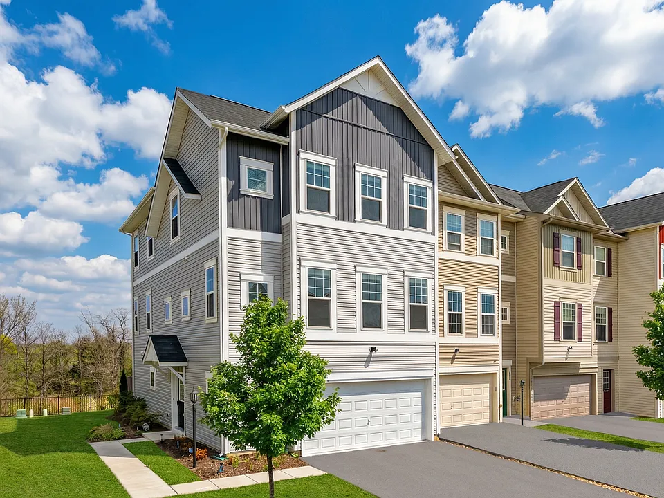 106 Splendor Garden Way