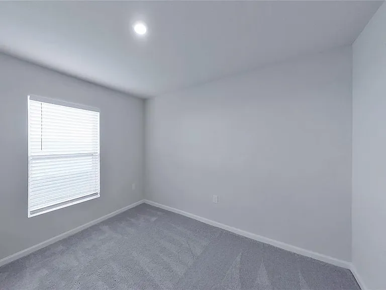 1729 Nebraska Loop — Photo 10