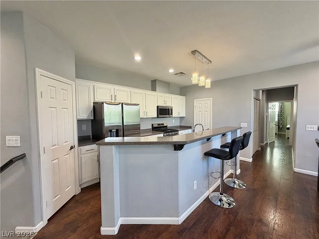 2 bed, 2.0 bath, 1205 sqft, $1,650 — Photo 2