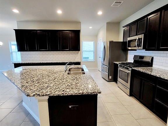 4th image of 29715 Breakwater Dr