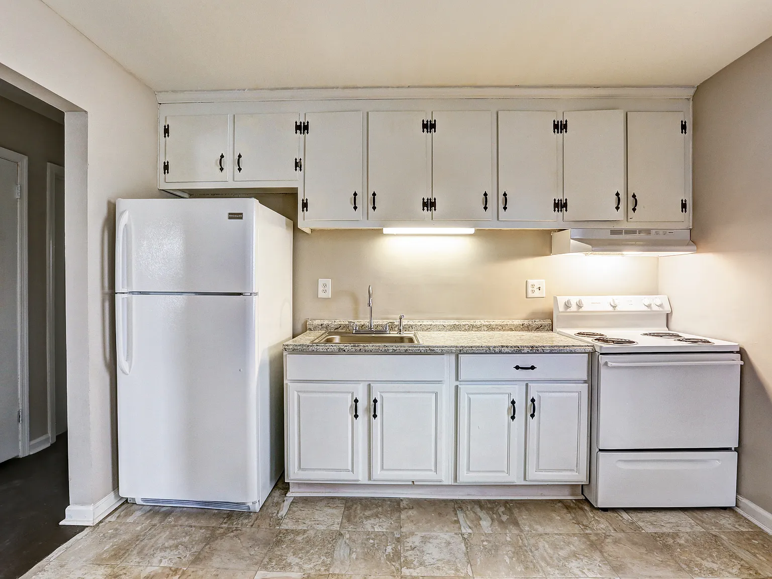 3 bed, 922 sqft, $2,009 — Photo 4