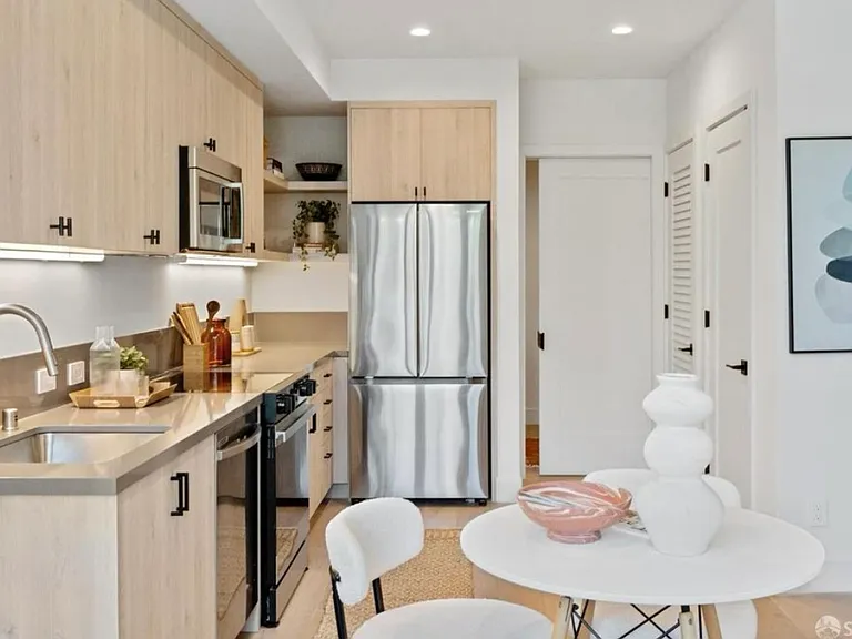 986 S Van Ness Ave #201 — Photo 4