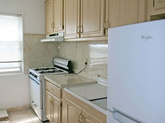 5th image of 1563 Independence Ave #2B