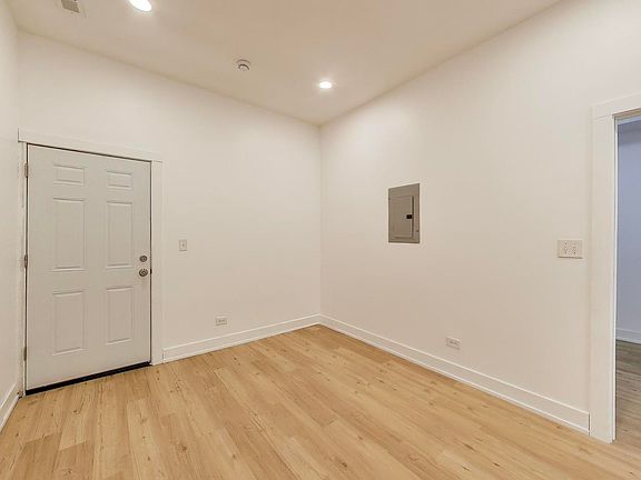 2nd image of 1908 W 48th St #1R
