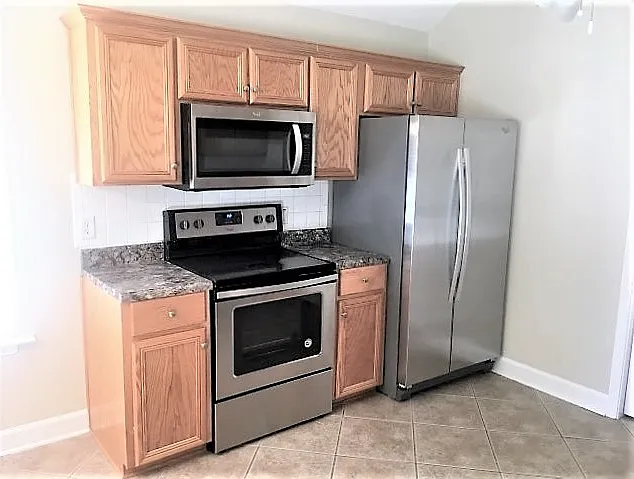 3 bed, 2.0 bath, 1462 sqft, $2,100 — Photo 3