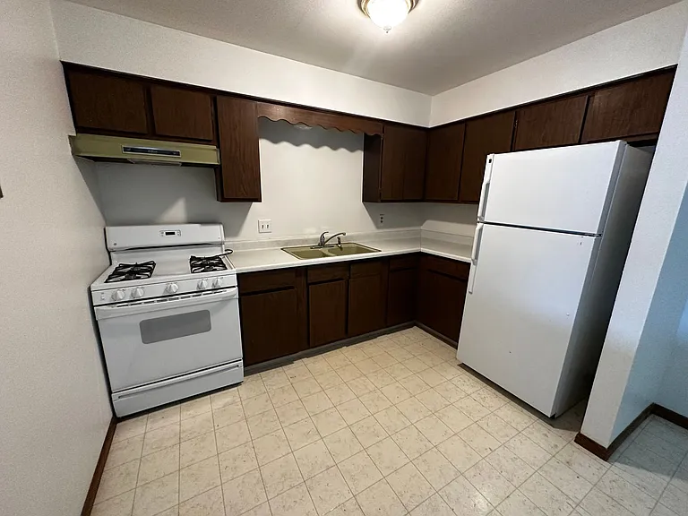 944 N Wright Rd — Photo 3