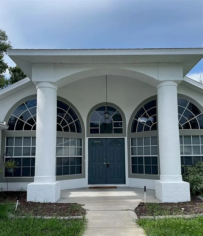 4 bed, 2.0 bath, 2048 sqft, $2,850 — Photo 2