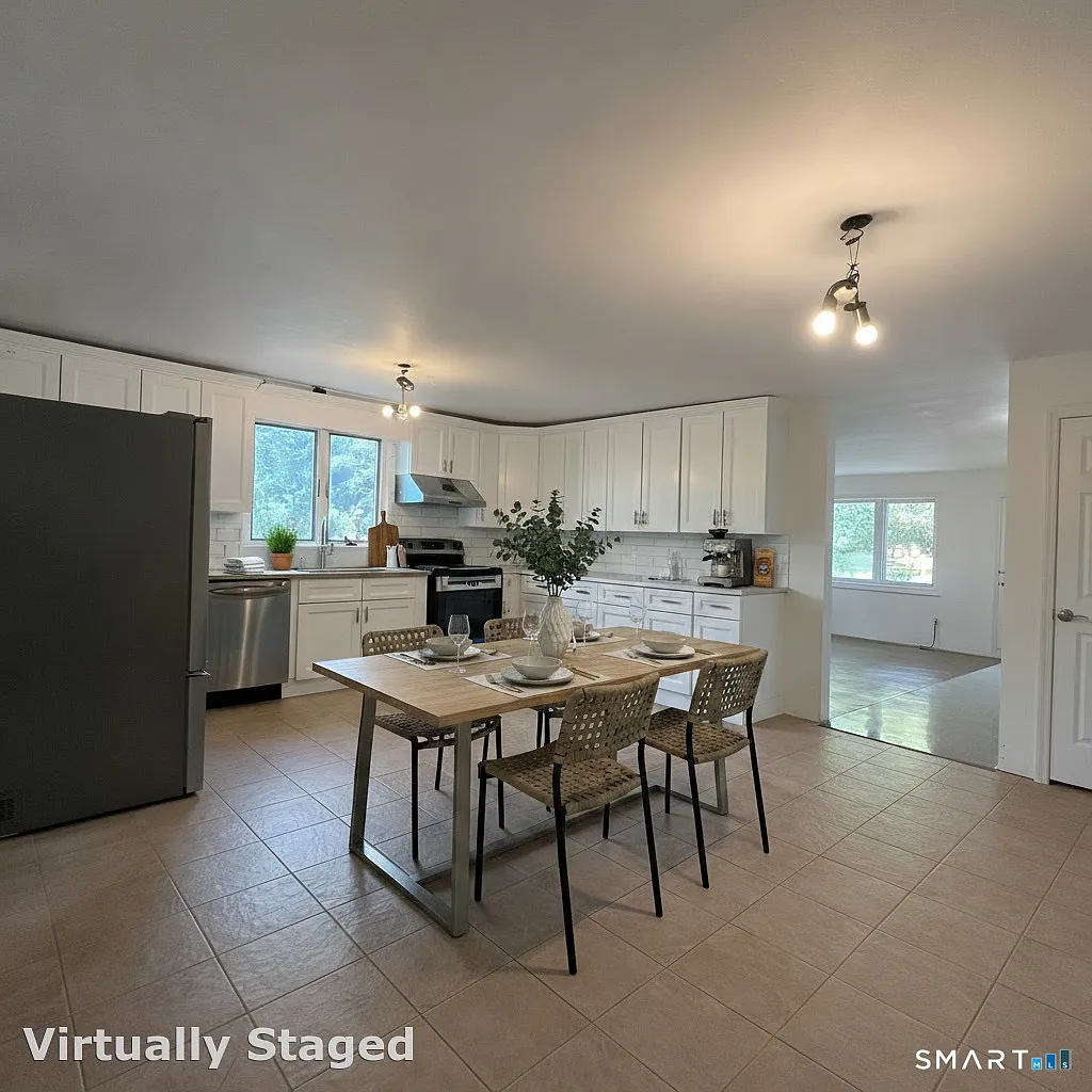 3 bed, 2.0 bath, 1700 sqft, $4,000 — Photo 4